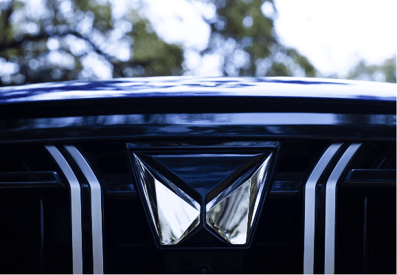 Mahindra-XUV700-front-grille-best-affordable-cars-in-south-africa.jpg