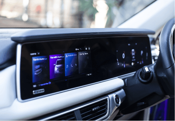 Mahindra-XUV700-infotainment-system-family-cars-for-sale.jpg