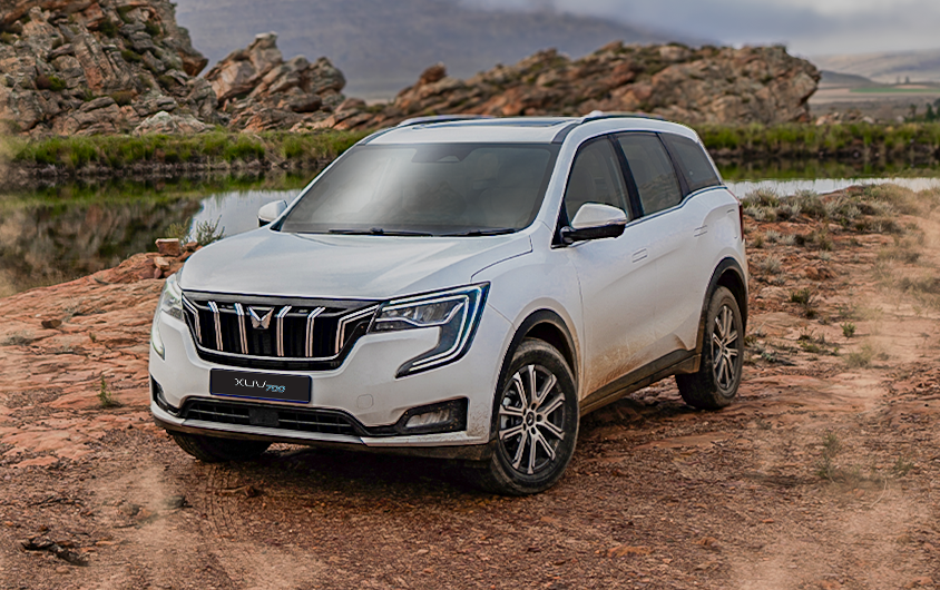 XUV-700 in the dessert